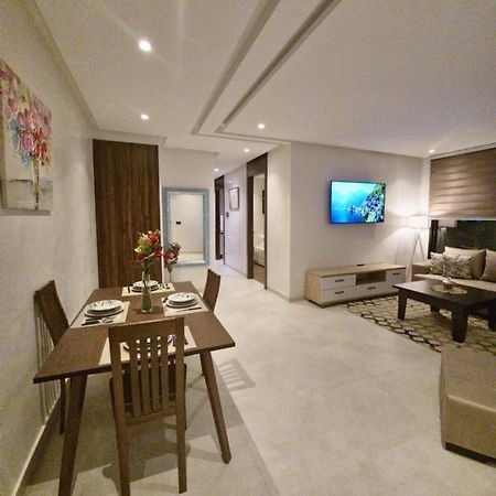Modern Luxury Retreat: 2-Bedroom Apartment In The Heart Of Marrakech مراكش المظهر الخارجي الصورة