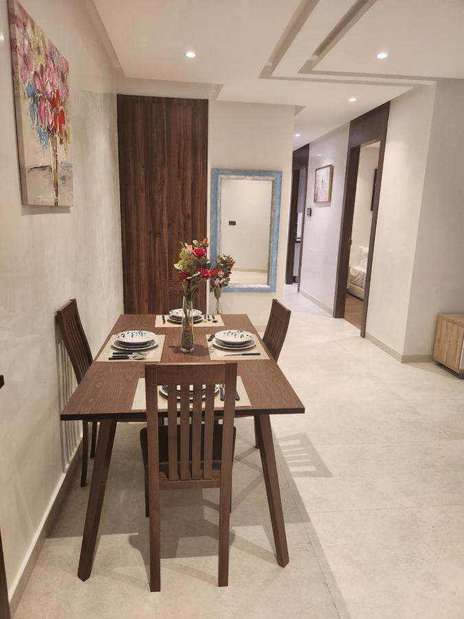 Modern Luxury Retreat: 2-Bedroom Apartment In The Heart Of Marrakech مراكش المظهر الخارجي الصورة