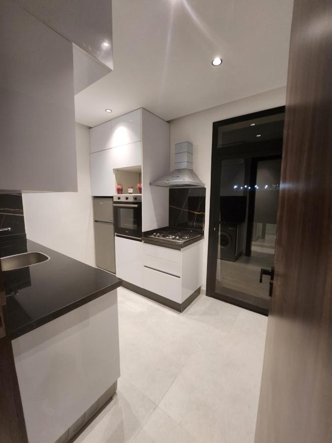 Modern Luxury Retreat: 2-Bedroom Apartment In The Heart Of Marrakech مراكش المظهر الخارجي الصورة