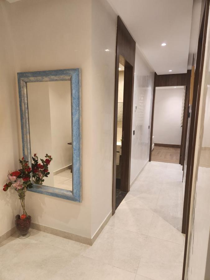 Modern Luxury Retreat: 2-Bedroom Apartment In The Heart Of Marrakech مراكش المظهر الخارجي الصورة