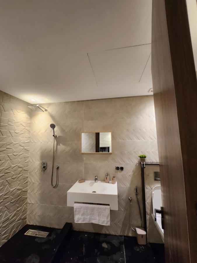 Modern Luxury Retreat: 2-Bedroom Apartment In The Heart Of Marrakech مراكش المظهر الخارجي الصورة