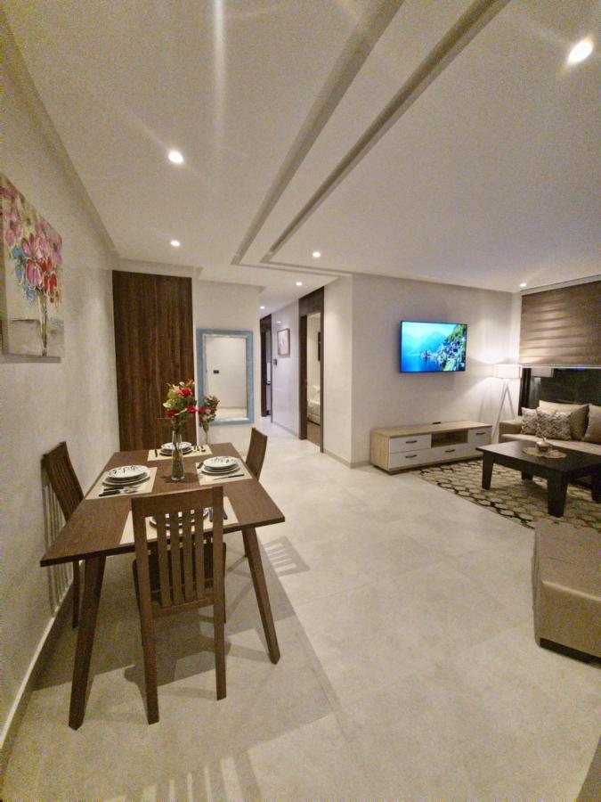 Modern Luxury Retreat: 2-Bedroom Apartment In The Heart Of Marrakech مراكش المظهر الخارجي الصورة